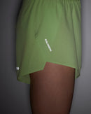 Short de course Salomon SENSE AERO Split 3 léger et respirant avec rangement intégré pour gels et téléphone