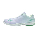 Chaussures de badminton Yonex AERUS Z blanc et vert, ultralégères avec amorti POWER CUSHION+ et semelle Radial Blade pour adhérence intérieure.