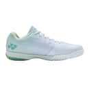 Chaussures de badminton Yonex AERUS Z blanc et vert, ultralégères avec amorti POWER CUSHION+ et semelle Radial Blade pour adhérence intérieure.