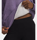 Rival Fleece pour femme avec tissu molletonné chaud et poche kangourou.