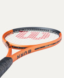 Raquette de tennis Wilson Burn V6 100LS avec technologie Spin Effect 18x16 et cadre en fibre de carbone pour plus de puissance et d'effets.