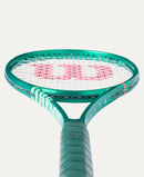 Raquette de tennis Wilson Blade 98 16x19 V10 verte offrant contrôle, stabilité et prise d’effet pour joueurs avancés et agressifs