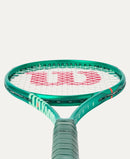 Raquette de tennis Wilson Blade 98 18x20 V10 verte offrant contrôle précis, stabilité et sensations avancées pour joueurs compétitifs