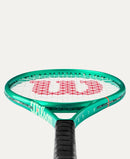 Raquette de tennis junior Wilson Blade 26 V10 verte pour joueurs de 10 à 12 ans avec plan de cordage 16x19 et contrôle amélioré