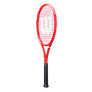 Raquette de tennis Wilson Defy 98 Pro V1 conçue pour offrir puissance, contrôle, stabilité et effets aux joueurs compétitifs.