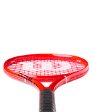 Raquette de tennis Wilson Defy 98 Pro V1 conçue pour offrir puissance, contrôle, stabilité et effets aux joueurs compétitifs.