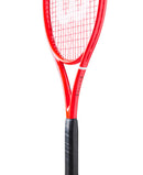 Raquette de tennis Wilson Defy 98 Pro V1 conçue pour offrir puissance, contrôle, stabilité et effets aux joueurs compétitifs.