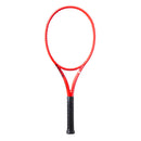 Raquette de tennis Wilson Defy 98 Pro V1 conçue pour offrir puissance, contrôle, stabilité et effets aux joueurs compétitifs.