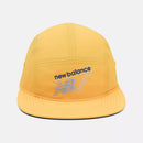 Casquette New Balance '47 Classic Tri-Logo légère à 5 panneaux fabriquée en tissu brrr° Pro pour la course et les activités sportives.