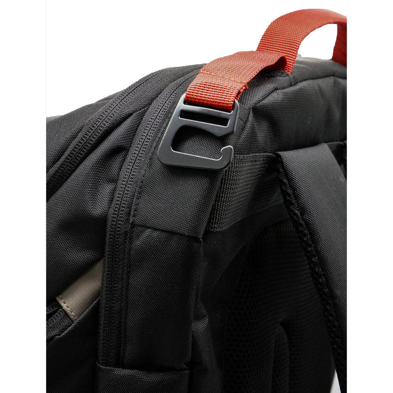 Sac à dos CRBN Pro Team bicolore noir et gris – compartiment thermique pour 3 raquettes, séparateur chaussures, poches isothermes, crochets de clôture.