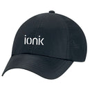 Casquette Ionik Dri-Fit noire ultra légère avec devant souple, tissu à séchage rapide et ouverture arrière offrant une ventilation optimale pour la course, le tennis et les activités sportives.