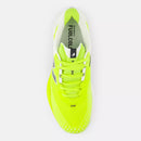 Chaussures de pickleball New Balance FuelCell 996v6 avec amorti FuelCell, tige respirante et semelle NDurance offrant vitesse, confort et durabilité sur le terrain.