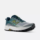 Chaussures de trail New Balance FuelCell Rebel Trail avec amorti FuelCell et semelle Vibram Megagrip offrant légèreté, traction et performance sur les sentiers.