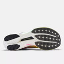 Chaussure de course New Balance FuelCell SuperComp Elite v5 avec mousse PEBA FuelCell, plaque de carbone et technologie Energy Arc pour la compétition sur route.