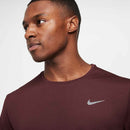Haut de course Nike Miler anti-transpiration pour homme en coloris prune