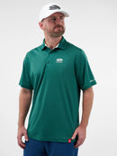 Polo Selkirk Essentials Sport-Wik vert pour homme avec tissu respirant à séchage rapide conçu pour le pickleball et les activités sportives.