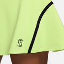 Jupe de tennis femme NikeCourt Advantage avec short intégré et poches latérales, conçue avec technologie Dri-FIT pour rester au sec pendant le jeu.