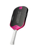 Raquette de pickleball Selkirk SLK Geo Elongated en fibre de carbone brute T700 avec surface texturée Raw Spin Technology pour plus d'effets et de contrôle.