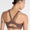 Soutien-gorge de sport New Balance Essential Run avec maintien élevé et bretelles ajustables.