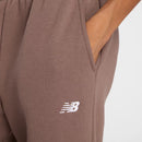 Pantalon jogger New Balance Sport Essentials Fleece avec tissu molletonné et logo brodé.
