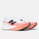 Chaussure de course New Balance FuelCell SuperComp Elite v5 avec mousse PEBA FuelCell, plaque de carbone et technologie Energy Arc pour la compétition sur route.