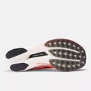 Chaussure de course New Balance FuelCell SuperComp Elite v5 avec mousse PEBA FuelCell, plaque de carbone et technologie Energy Arc pour la compétition sur route.