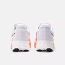 Chaussure de course New Balance FuelCell SuperComp Elite v5 avec mousse PEBA FuelCell, plaque de carbone et technologie Energy Arc pour la compétition sur route.