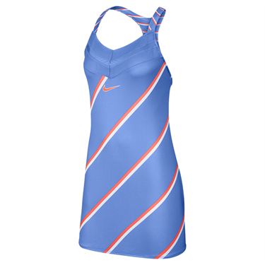 Nike robe tennis court
